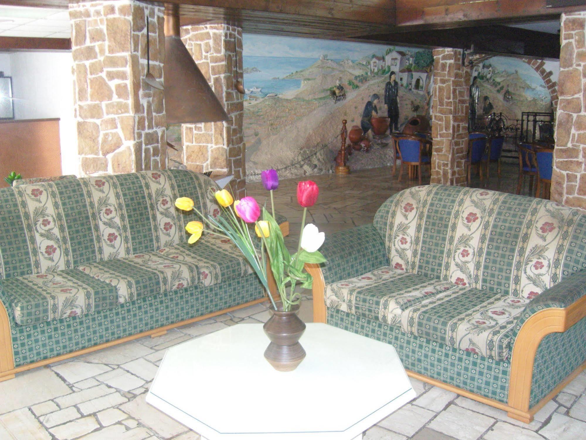 ลาร์โค โฮเต็ล Hotel ลาร์นาคา ภายนอก รูปภาพ