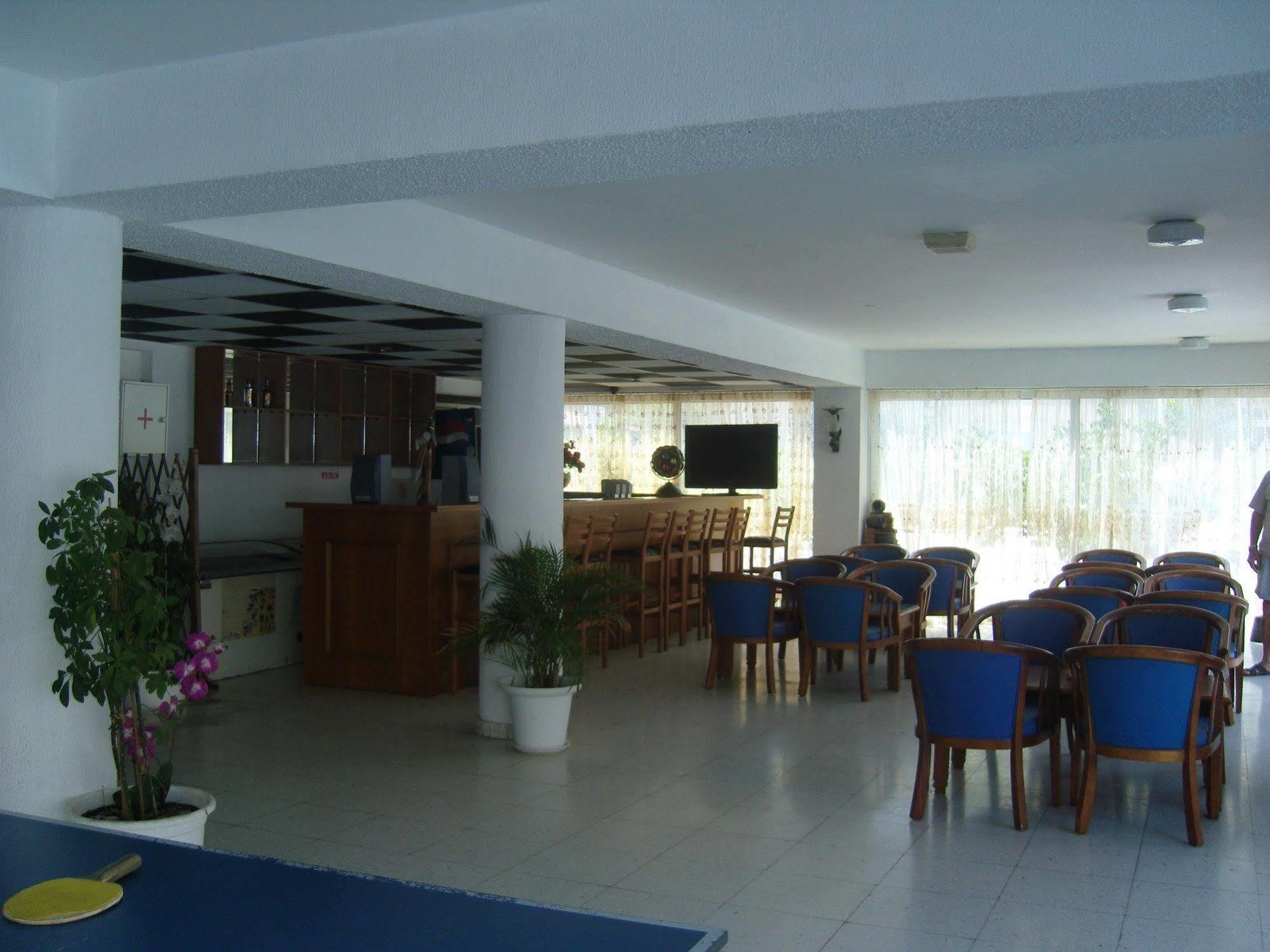 ลาร์โค โฮเต็ล Hotel ลาร์นาคา ภายนอก รูปภาพ