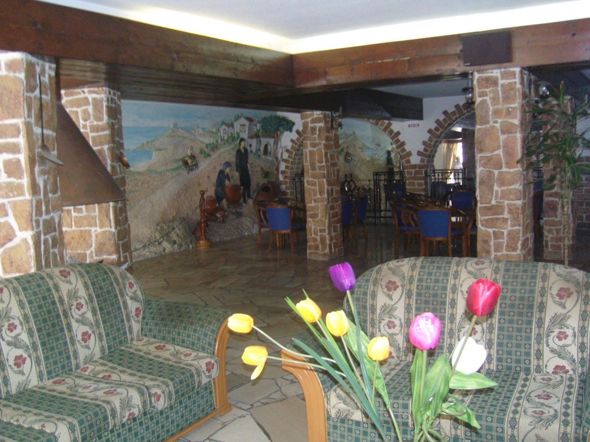 ลาร์โค โฮเต็ล Hotel ลาร์นาคา ภายนอก รูปภาพ