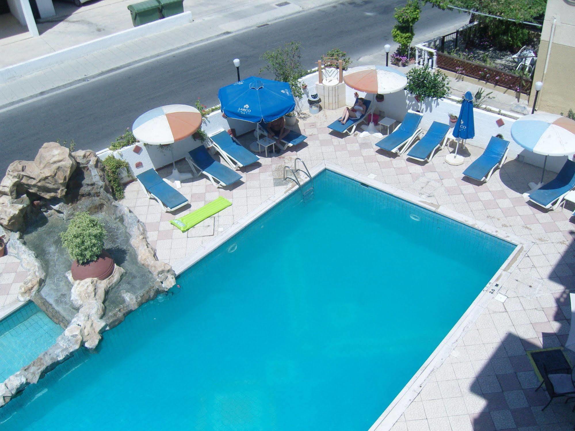 ลาร์โค โฮเต็ล Hotel ลาร์นาคา ภายนอก รูปภาพ